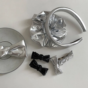 Ensemble d'accessoires à cheveux métalliques argentés avec serre-tête et chouchou