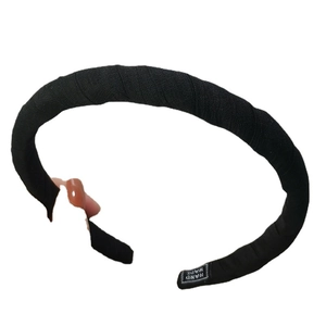 Serre-tête classique en tissu noir avec étiquette tissée Hand Made pour femmes