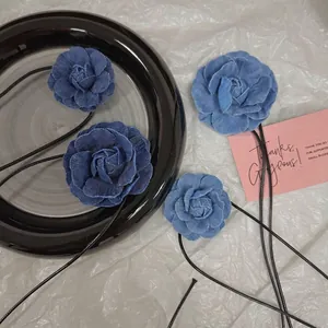 Collier Choker Fleur de Camélia en Denim Vintage Français pour Femmes Chaîne de Cou à Lacets Florale en Tissu Fait Main Bijoux en Denim Rétro Cadeau