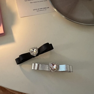 Elegant bow hair clips set with heart-shaped rhinestones in black and silver finishes