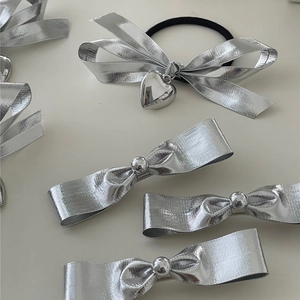 Accessoires Cheveux Nœud Argent Style Coréen pour Femmes Pendentif Cœur Doux Élastique à Cheveux Finition Métallique Pince Nœud