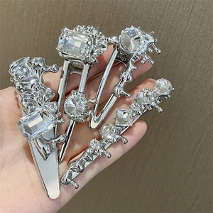 Set di fermagli per capelli in metallo liquido argento con cristalli scintillanti
