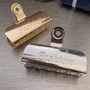 Macro di fermagli per capelli in metallo argento e oro con scritta Fashion sulla finitura