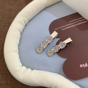 Lot de deux barrettes à cheveux cœur argentées Y2K avec strass brillants pour femme