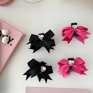 Barrettes à nœuds en satin élégantes avec strass en cœur, rose et noir