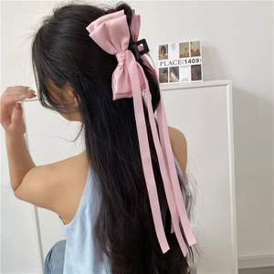 Pince à cheveux avec nœud en satin rose, longs rubans et pince noire pour cheveux épais