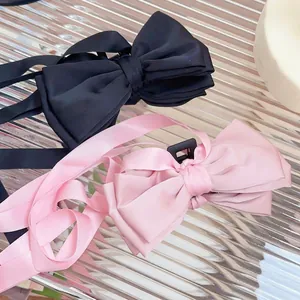 Grandes pinces à cheveux élégantes avec nœuds en satin mat noir et rose