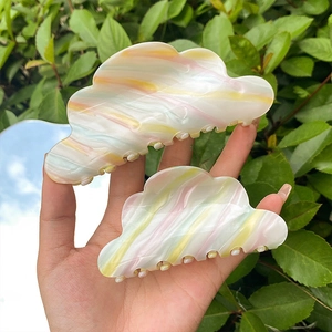 Pinces à cheveux nuage en acétate avec texture marbrée colorée pour coiffure femme