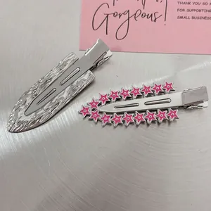 Barrettes à cheveux minimalistes en métal argenté avec étoiles et texture ondulée