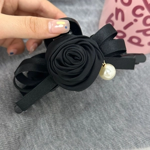Pince à cheveux rose en ruban noir élégante avec perle pendante au style coréen