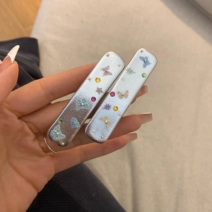 Barrettes à cheveux argentées pailletées avec papillons colorés et strass pour femmes