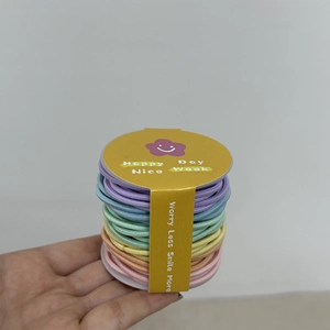 Détail de l'ensemble d'élastiques macaron à haute élasticité avec emballage Happy Day