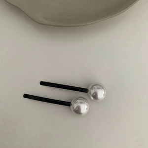 Fermaglio per capelli nero minimalista con sfere metalliche argentate a specchio