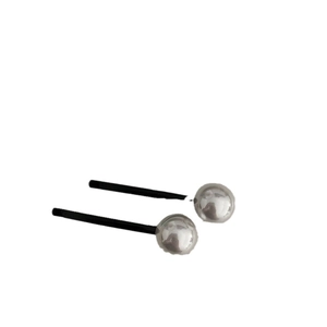 Set di due fermagli per capelli con sfere argentate e finitura metallica a specchio