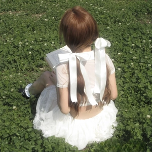 Accessoire cheveux nœud en satin blanc style français avec longs rubans féeriques