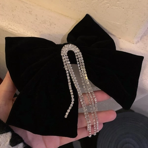 Barrette à nœud en velours noir élégante avec chaîne à pampilles en strass brillant