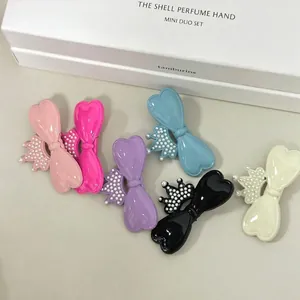 Elegante bunte Haarklammern mit Schleifen, Kronen, Perlen und Herz-Elementen