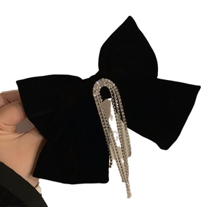 Barrette à nœud en velours noir élégant avec luxueux glands en strass argentés