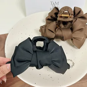 Élégante Pince à Cheveux Nœud en Tissu Satiné Grande Pince Crabe en Résine Style Français Épingle à Cheveux Femme Accessoires