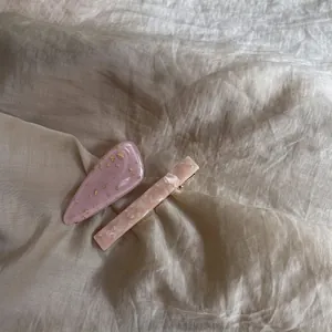 Lot de barrettes en résine ambre rose avec feuilles d'or et motif marbré chic