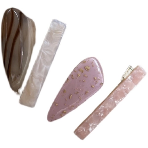 Lot de 4 barrettes élégantes avec motifs marbre et ambre et finitions rose dorée