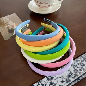 Lot de serre-têtes éponges colorés aux tons macaron avec texture artisanale en tissu