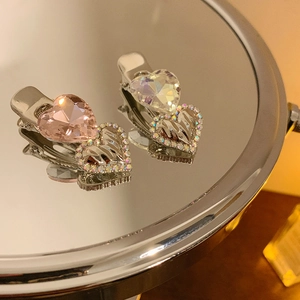 Sparkly Y2K rhinestone heart hair clips with pink crystals and silver metal finish