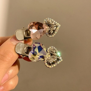 Sparkly Y2K rhinestone heart hair clips featuring pink and aurora gemstones in silver setting