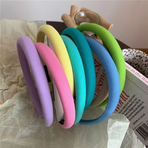 Ensemble de serre-têtes en éponge aux couleurs macaron comme le violet et le vert menthe