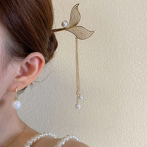 Elegante gouden vissenstaart haarspeld met parelkwastjes en bijpassende sieradenset