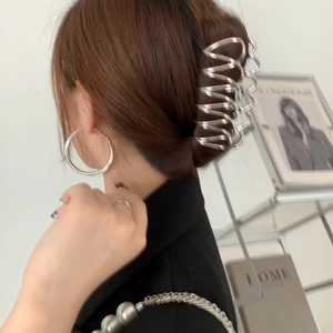 Grande Pince à Cheveux en Métal Motif Vague Croisée Creuse Géométrique Or Argent pour Femmes Accessoires de Mode Minimaliste