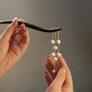 Elegant Chinese vintage wooden hair pin with golden pearl tassels for women's buns
