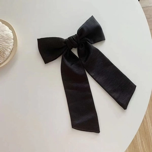 Grande pince à cheveux élégante avec nœud en tissu noir et longs rubans pour femme
