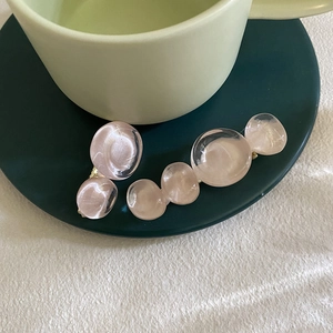 Pink translucent pebble hair clip set with golden metal base for women hairstyle