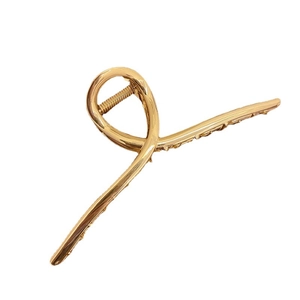 Grande pince à cheveux en métal doré avec un design torsadé minimaliste pour femme