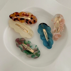 Five-piece set of wave-shaped marble texture acetate hair clips in elegant French style
