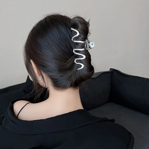 Minimalist silver wavy metal hair claw clip for women's elegant updo hairstyles