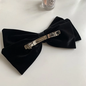 Barrette à cheveux élégante en velours noir surdimensionné avec clip en métal