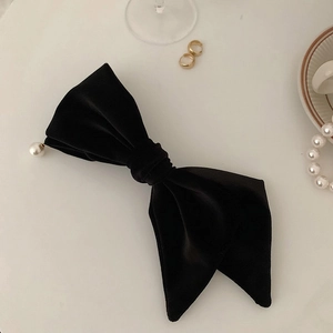Elegante fiocco per capelli in velluto nero con perla bianca per donna e bambina chic
