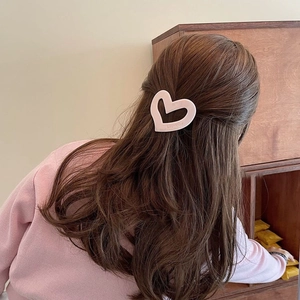 Irregular hollow heart hair clip in cream pink finish with Laymood engraving on hair