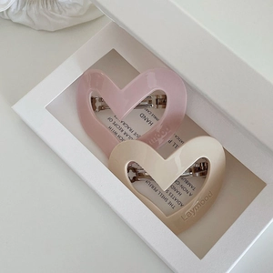 Irregular heart hair clip set in cream pink and beige with polished finish and logo detail