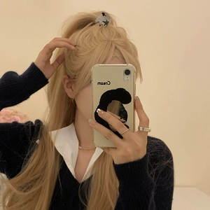 Y2K style star pattern hair claw clip for high ponytail on long wavy blonde hair