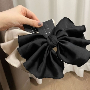 Grande Barrette à Cheveux Nœud en Satin Minimaliste Français Élégant Nœud Papillon Pince à Ressort pour Femme Accessoires de Cheveux Plissés Doux