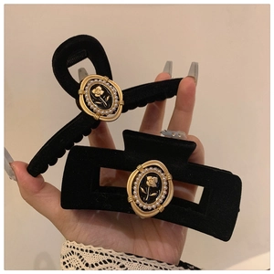 Vintage Black Velvet Rose Hair Claw Clip With Gold Relief Faux Artificial Pearls French Style Shark Clip Hair Accessory For Women