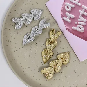 Sweet Korean Style Resin Triple Heart Hair Clip Hammered Lava Texture Metal Look Duckbill Clip For Girls Hair Accessories