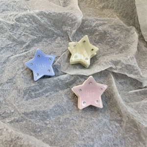 Pinze per capelli a stella in acetato con strass nei colori blu, giallo e rosa