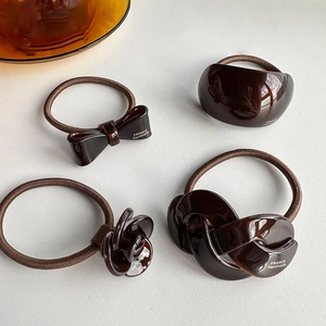 Lot de chouchous marrons avec nœud en résine et motifs floraux pour un style élégant