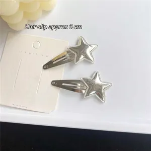 Lot de 2 barrettes à cheveux en métal argenté en forme d'étoile finition miroir 6 cm