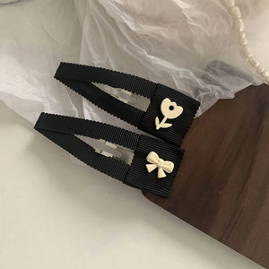 Pinzas para el pelo BB con flores y lazos en negro y crema para peinado de mujer
