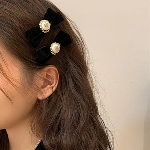 Vintage Fluweel Strik Haarclip Met Imitatie Kunstparel Metalen Roos Elegante Franse Stijl Eendenbekclip Dames Haaraccessoires
